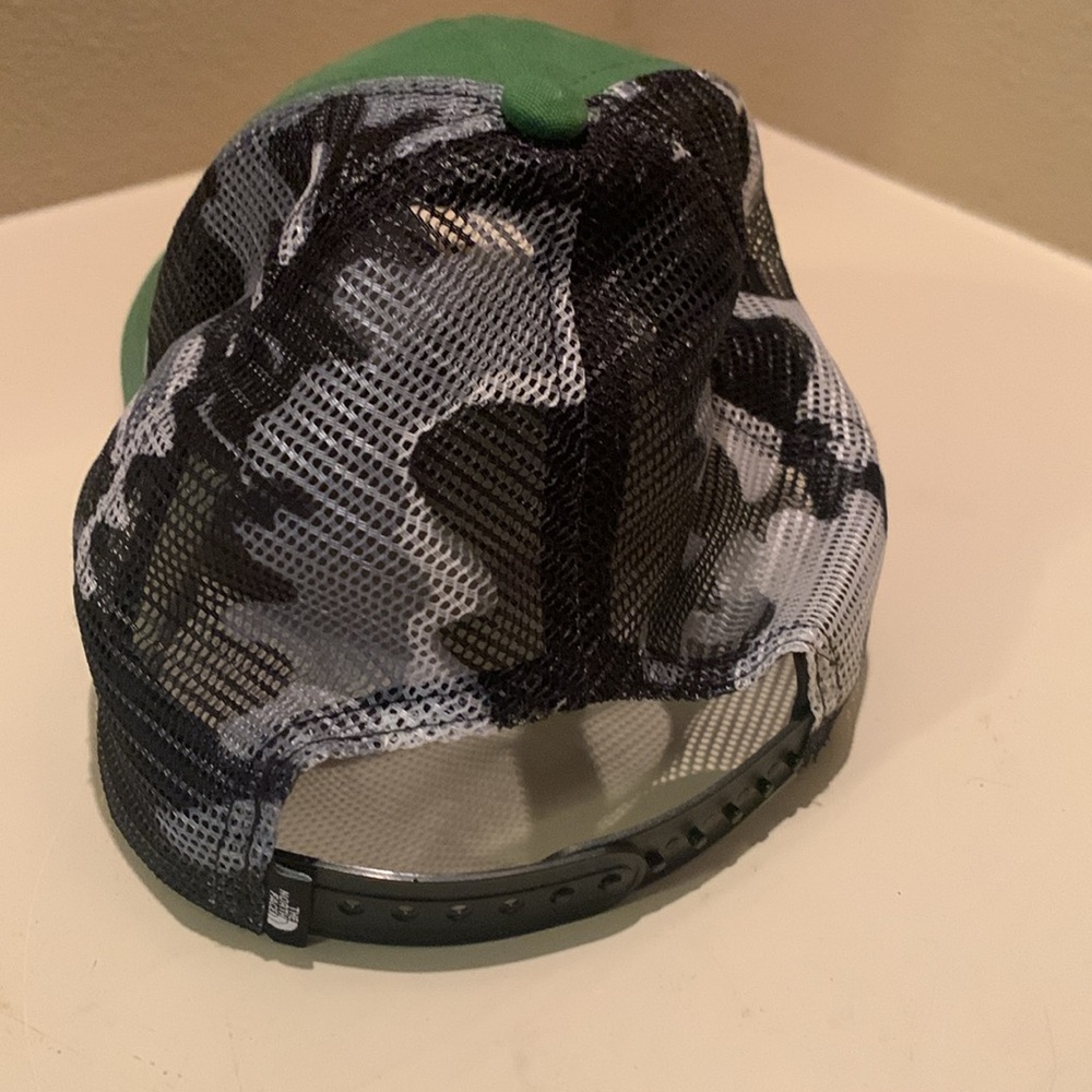 North face camouflage trucker hat - Picture 3 of 4